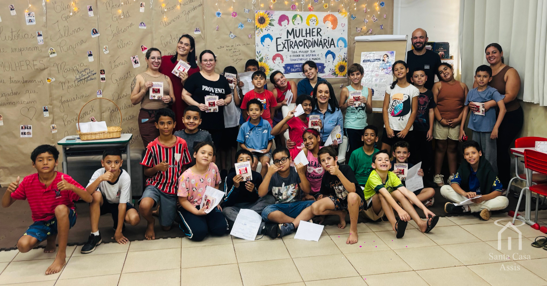 Gerente de Serviços Ambulatoriais da OSS Santa Casa de Assis Assis participa do projeto “Garotas Extraordinárias”, da EMEIF Mafalda Salotti Bartholomei